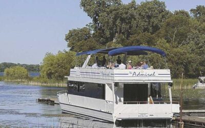 Admiral cruiser returning to White Bear Lake